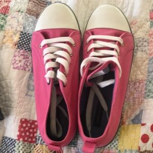 ✅Tommy Hilfiger pink shoes✅ price drop!!
